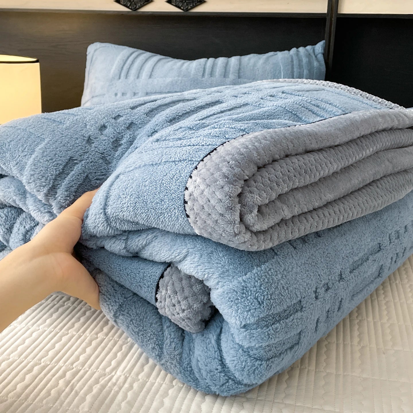 Nordspur | Snuglure All Season Throw Blanket