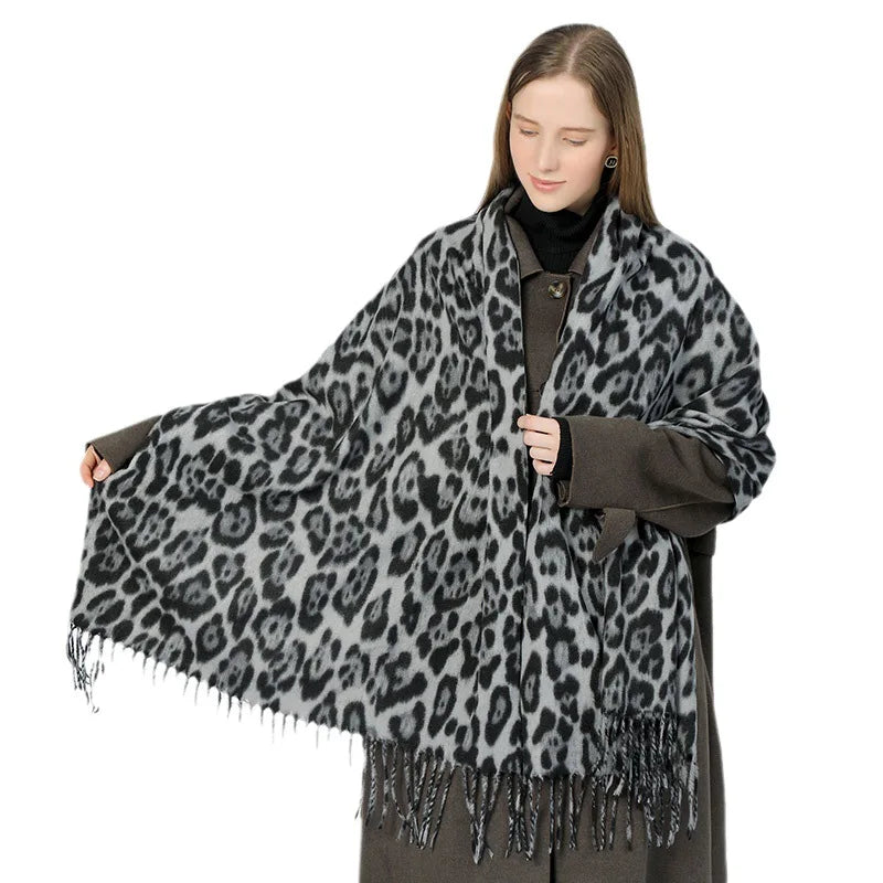 Nordspur | Leopard Print Winter Shawl